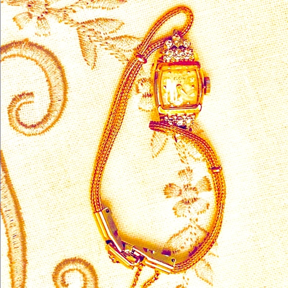 Lady Elgin Antique Watch with 12 Diamonds - Picture 6 of 8